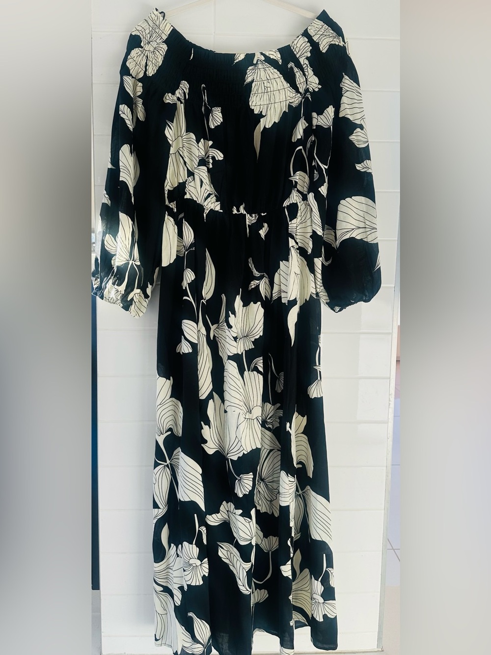 H&M Black Off-Shoulder Floral Maxi Dress with White Leaf Print - Picture 5 of 9